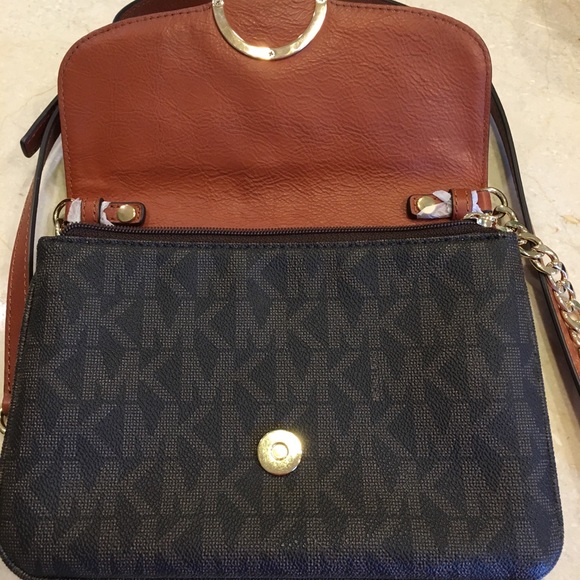 MK Fulton Crossbody - Picture 3 of 7